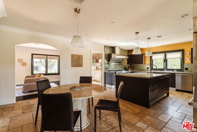 17236 Weddington Street, Encino (los Angeles), CA 91316