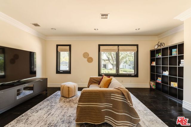 17236 Weddington Street, Encino (los Angeles), CA 91316