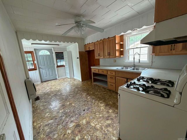 594 N 5th Avenue, Piggott, AR 72454