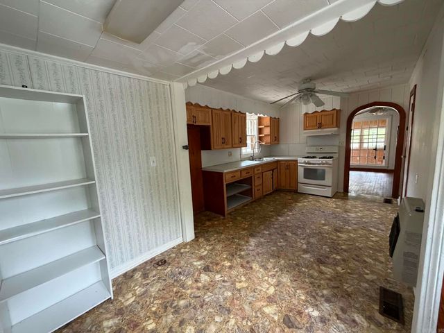 594 N 5th Avenue, Piggott, AR 72454