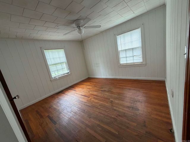 594 N 5th Avenue, Piggott, AR 72454
