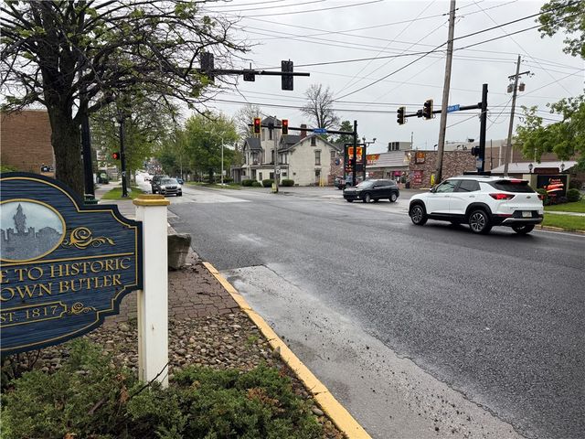 401-405 N Main Street, City Of But Ne, PA 16001