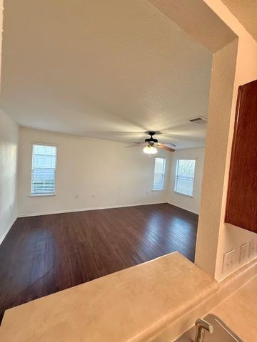 314 Paddington DR, Kyle, TX 78640