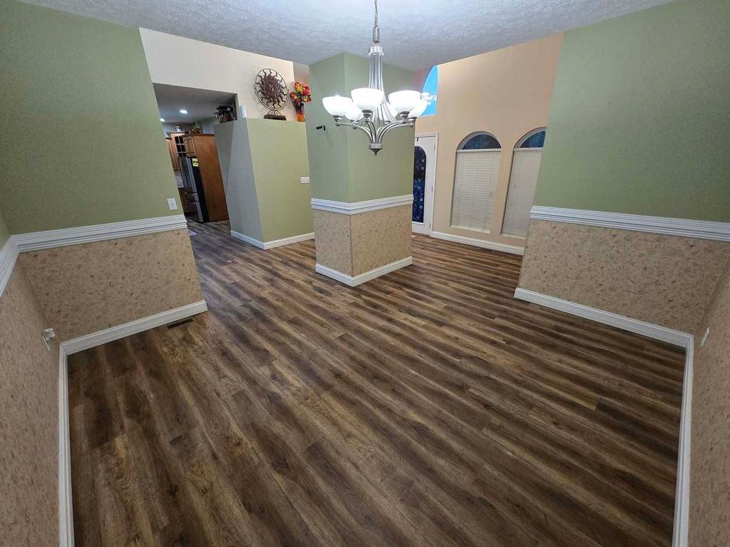 Image 19 of property listing at 14181 N Manhattan Lane, Mt Vernon, IL 62864