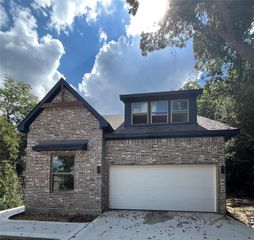 109 Cove Point, Conroe, TX 77356