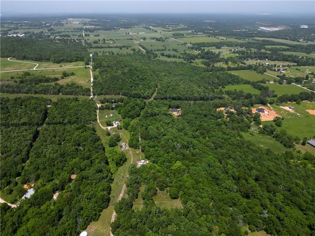 2497 Woodcliff Road, Springdale, AR 72764