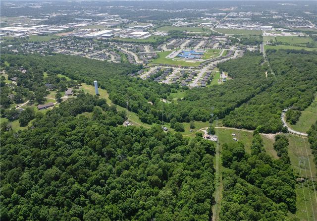 2497 Woodcliff Road, Springdale, AR 72764