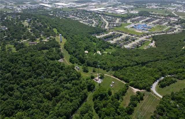 2497 Woodcliff Road, Springdale, AR 72764