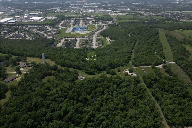 2497 Woodcliff Road, Springdale, AR 72764