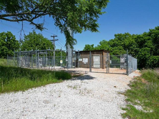 2497 Woodcliff Road, Springdale, AR 72764