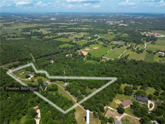 2497 Woodcliff Road, Springdale, AR 72764