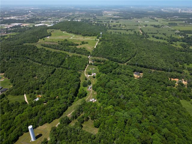 2497 Woodcliff Road, Springdale, AR 72764