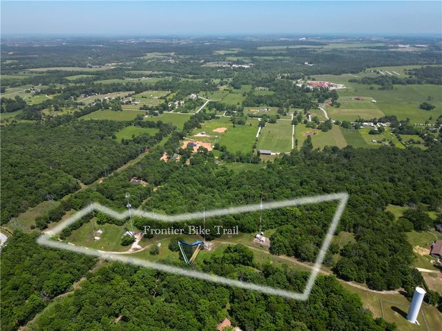 2497 Woodcliff Road, Springdale, AR 72764