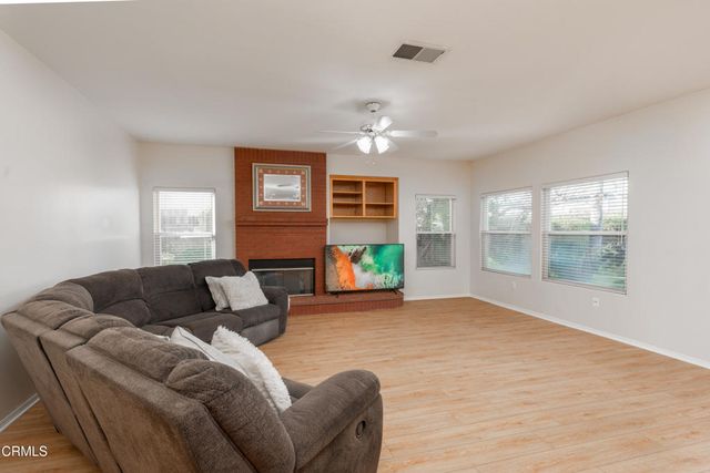 10906 Rosslyn Lane, Bakersfield, CA 93311