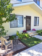2s759 Winchester Circle 2, Warrenville, IL 60555