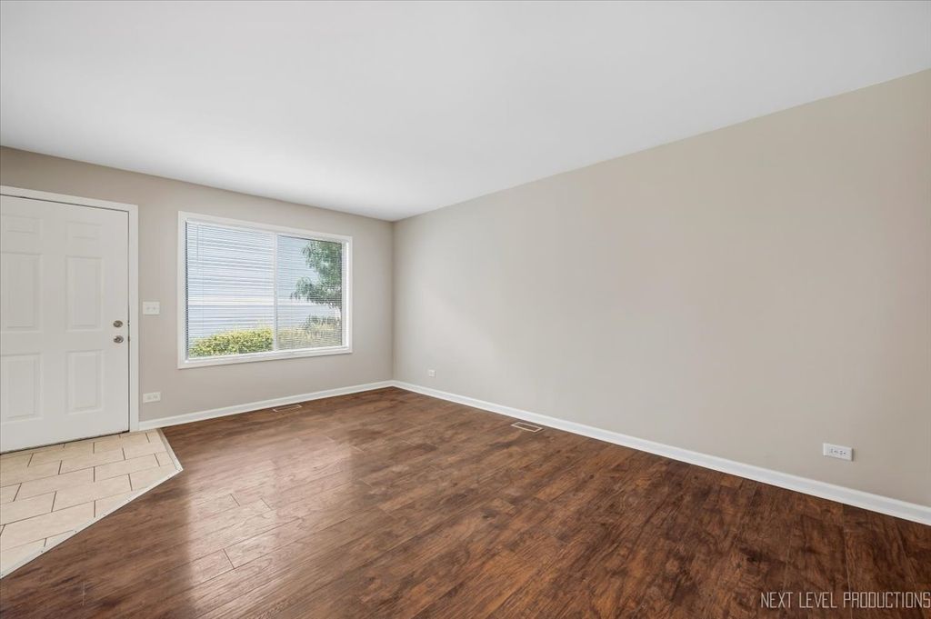2s759 Winchester Circle 2, Warrenville, IL 60555 — photo 3