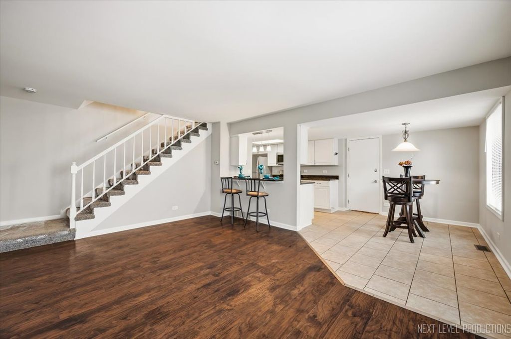 2s759 Winchester Circle 2, Warrenville, IL 60555 — photo 4