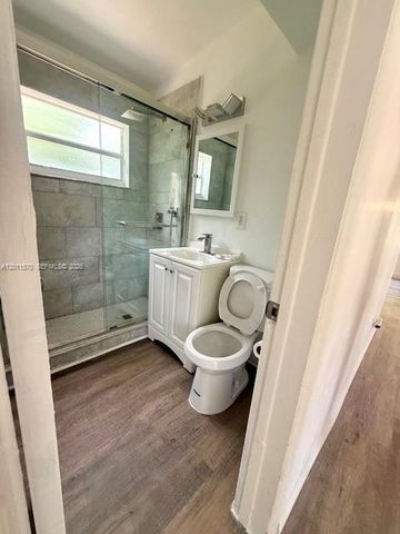 530 Mentone Rd, Lake Worth, FL 33462