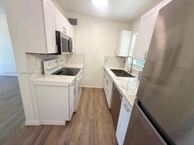 530 Mentone Rd, Lake Worth, FL 33462