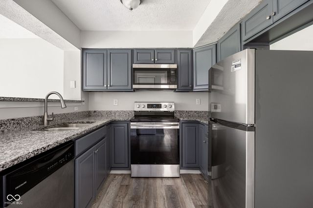 5187 Pin Oak Drive, Indianapolis, IN 46254