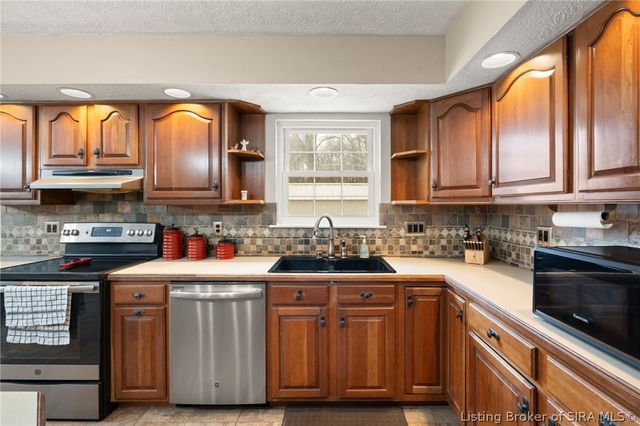 13232 Iris Drive, Memphis, IN 47143