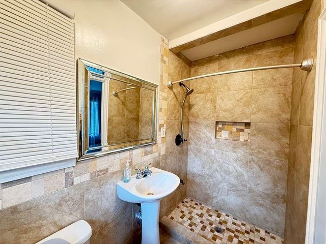 6833 Bellaire Boulevard, Houston, TX 77074