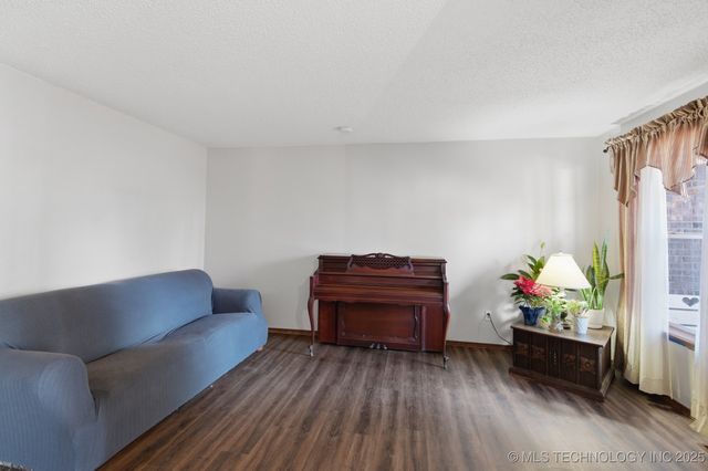 10616 W HOUSTON Street, Sapulpa, OK 74066