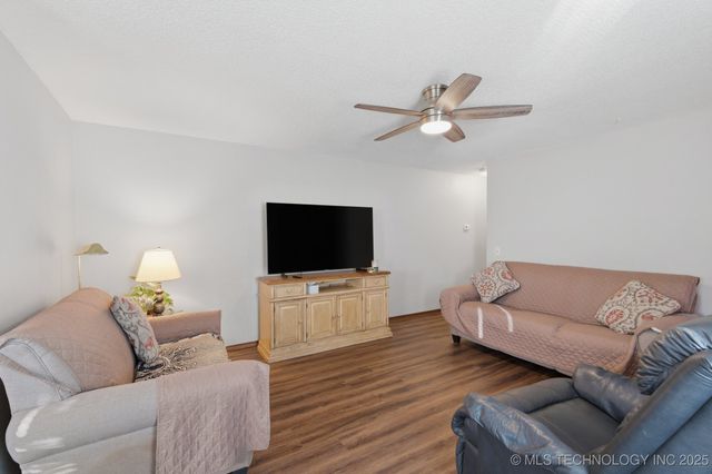 10616 W HOUSTON Street, Sapulpa, OK 74066