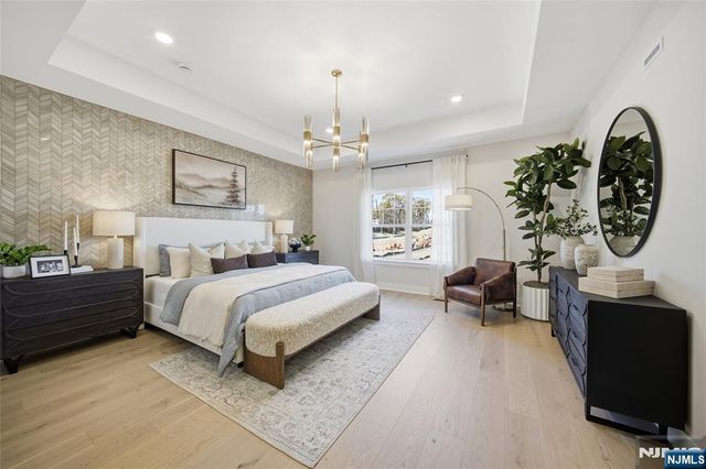 18 Arlington Place, Oakland, NJ 07036