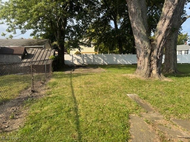 823 Richards Avenue, Ashtabula, OH 44004