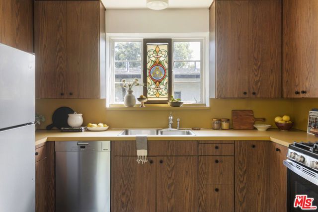 2502 Armstrong Avenue, Los Angeles, CA 90039