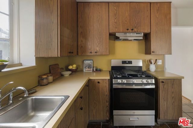 2502 Armstrong Avenue, Los Angeles, CA 90039