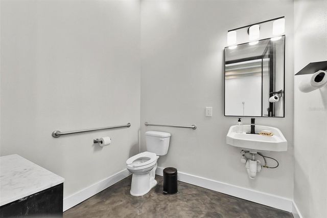 318 N CAUSEWAY, New Smyrna Beach, FL 32169