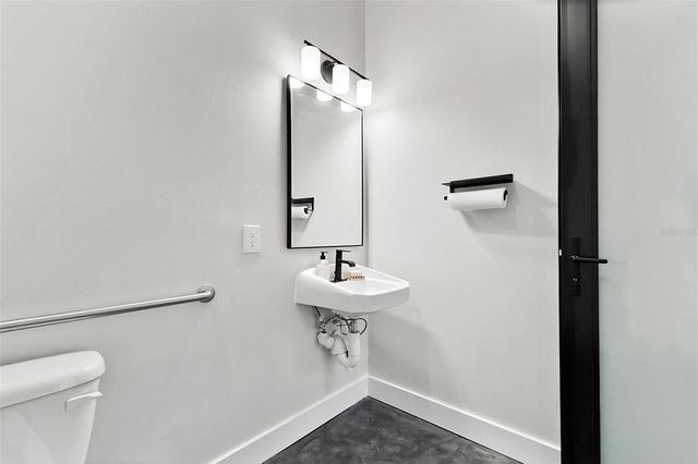 318 N CAUSEWAY, New Smyrna Beach, FL 32169