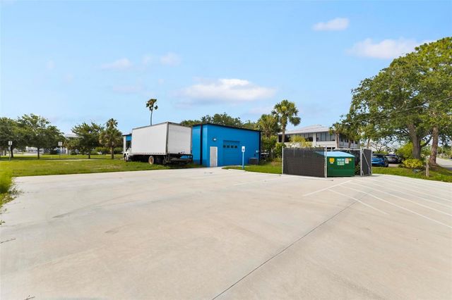 318 N CAUSEWAY, New Smyrna Beach, FL 32169