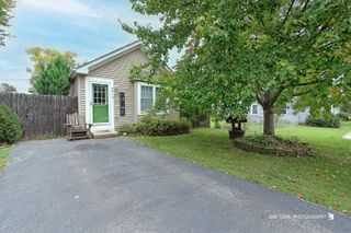 4910 Fountain Lane, Mccullom Lake, IL 60050