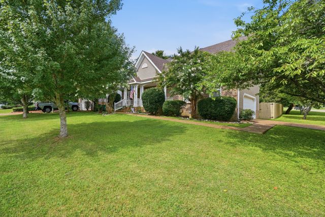 2248 Dewey Dr, Spring Hill, TN 37174