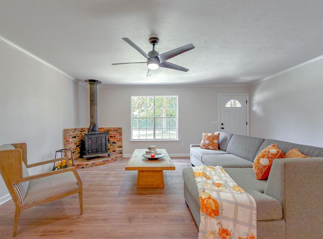 703 NE 3Rd Street, Havana, FL 32333