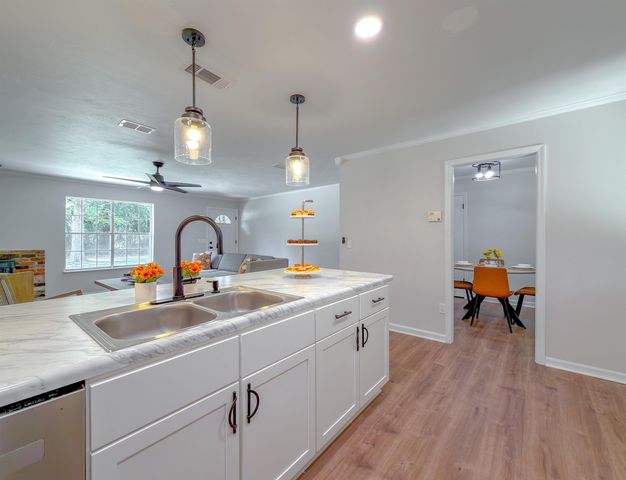 703 NE 3Rd Street, Havana, FL 32333