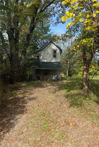 238 Malleable St, Sharon, PA 16146