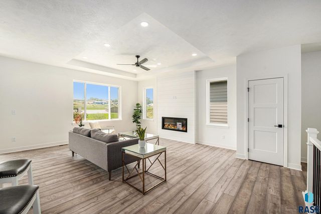 7225 E Waters Edge Pl Place, Sioux Falls, SD 57110