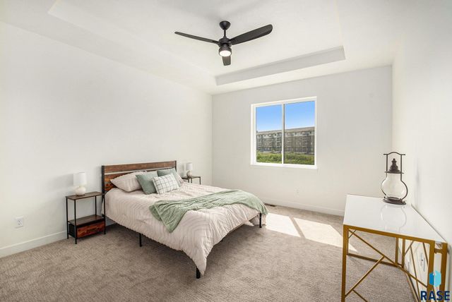 7225 E Waters Edge Pl Place, Sioux Falls, SD 57110