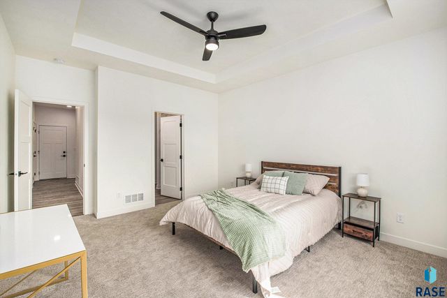 7225 E Waters Edge Pl Place, Sioux Falls, SD 57110