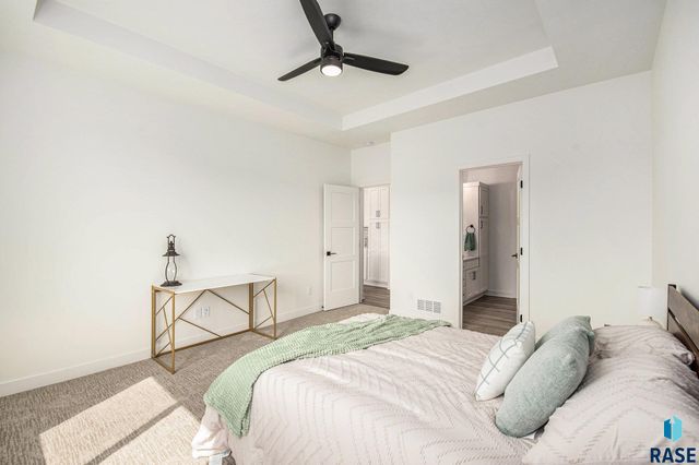 7225 E Waters Edge Pl Place, Sioux Falls, SD 57110