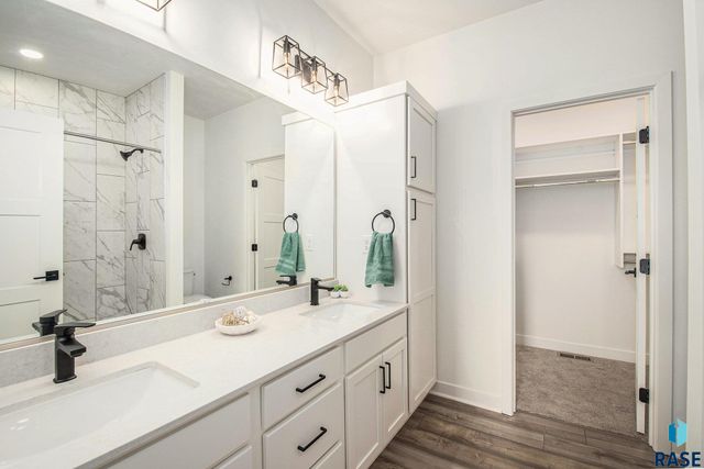 7225 E Waters Edge Pl Place, Sioux Falls, SD 57110