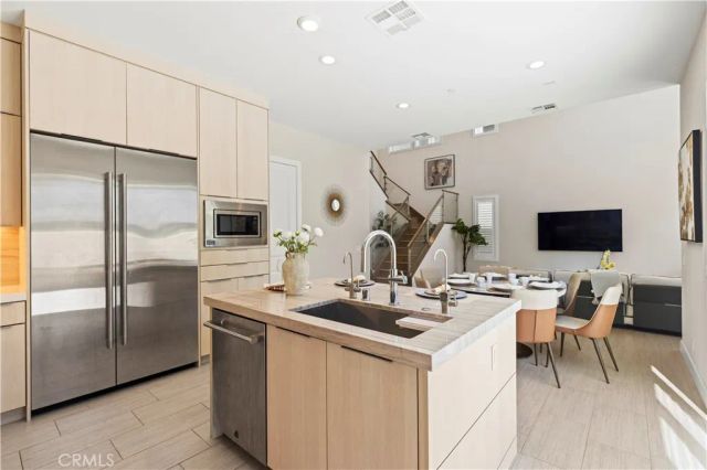 200 Longden, Lake Forest, CA 92630