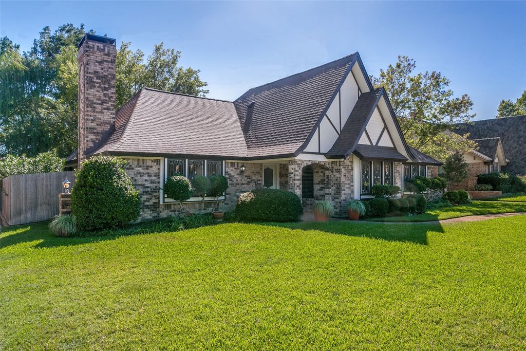 2449 Stonegate Drive N, Bedford, TX 76021 — photo 2