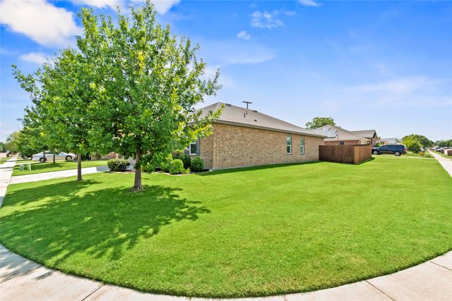 500 Swift Current Drive, Crowley, TX 76036
