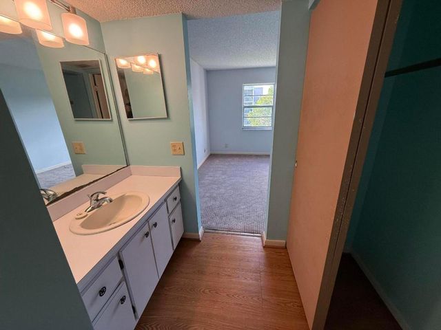 1100 NW 87th Avenue 405, Coral Springs, FL 33071