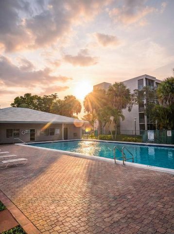 1100 NW 87th Avenue 405, Coral Springs, FL 33071